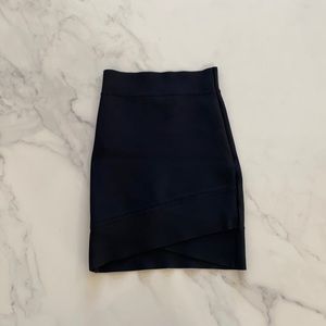 BCBG MAXAZRIA MINI BANDAGE SKIRT